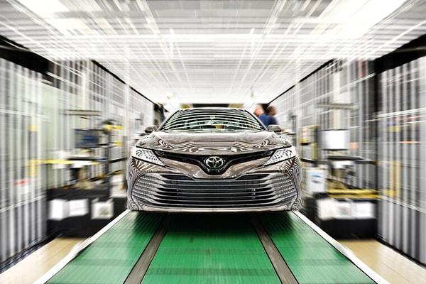 6. İlk 10'daki 3 otomotiv firmasında biri olan Toyota, yüzde 8 büyümeyle 6 sıradaki yerini koruyor. 64 milyar 504 milyon dolarlık değeriyle en değerli otomotiv markası oluyor.