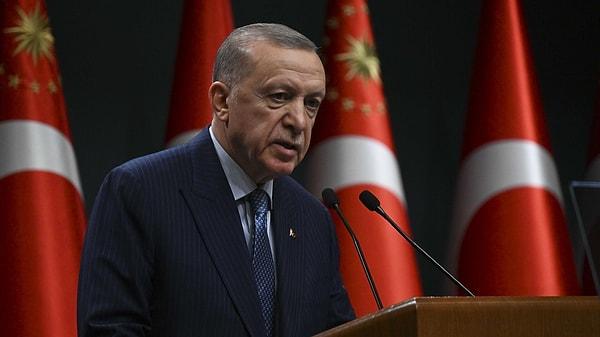 Cumhurbaşkanı Erdoğan, 3 saat 15 dakika süren Kabine Toplantısı sonrası milyonlarca kişinin merakla beklediği 2024 yılı asgari ücretine ilişkin de kısa bir yorumda bulundu.