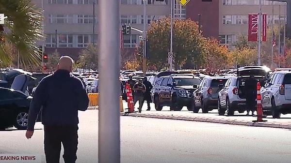 ABD’de bulunan Nevada Las Vegas Üniversitesi’nde silahlı saldırgan paniği yaşandı. Olayda hayatını kaybedenlerin olduğu bildirilirken, polis ekipleri bölge sakinlerini uyardı.