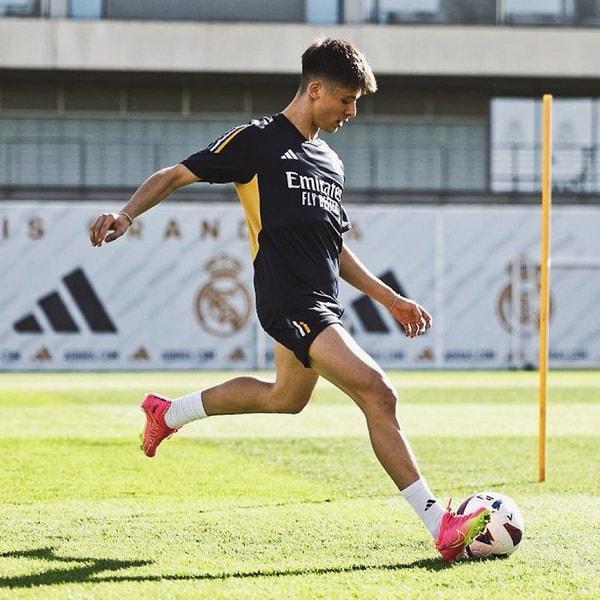 Üst üste yaşadığı sakatlıkların ardından Arda Güler'i titizlikle hazırlayan Real Madrid, 18 yaşındaki futbolcumuza özel antrenman yaptırıyor.