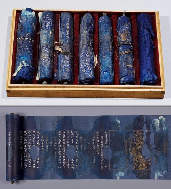 3. Budist Dini aforizmalarından olan Lotus Sutra'nın gümüş mürekkeple yazılmış bir şekilde bulunduğu yedi mavi tomardan oluşan kutu. (Goryeo Hanedanlığı, Kore M.S 918-1392)