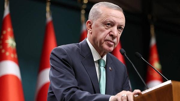 Hakem Halil Umut Meler'e saldıranları kınayan Erdoğan, "Kendisine geçmiş olsun dileklerimi iletiyorum" dedi.