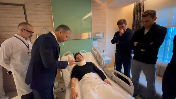 İçişleri Bakanı Ali Yerlikaya, Süper Lig'de dün akşam oynanan MKE Ankaragücü-Çaykur Rizespor maçının ardından sahada, sarı lacivertli kulübün başkanı Faruk Koca ve bazı kişilerin saldırısına uğrayan hakem Halil Umut Meler'i tedavi gördüğü hastanede ziyaret etti.