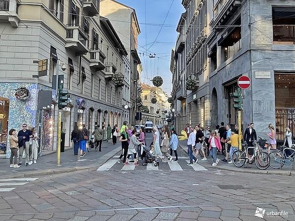 Milano'nun Via Montenapoleone Caddesi metrekarede yıllık bin 766 dolar kira ile bir sıra yükselerek ikinci sıraya yerleşti ve üçüncü sıradaki metrekarede yıllık bin 493 dolar kiraya sahip Hong Kong'un Tsim Sha Tsui Caddesi’ni geride bıraktı.