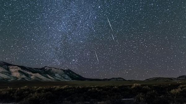 Uzmanlar meteor yağmurunun en iyi şekilde, gökyüzünün açık olduğu ve ışık kirliliğinin minimum seviyede olduğu yerlerden izlenebileceğini belirtiyorlar.