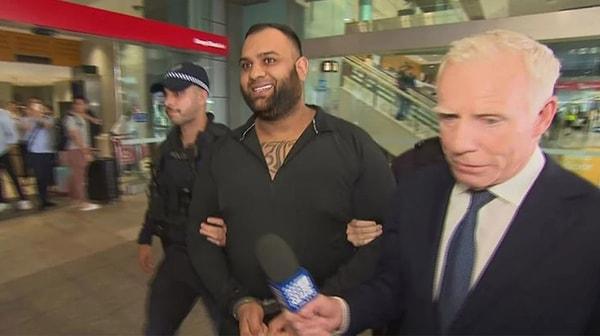 Zikria, 4 Aralık'ta Avustralya'da bulunan Darwin Havalimanı'na indiği anda "cinayete teşebbüs, suç örgütü üyeliği ve uyuşturucu kaçakçılığı" suçlarından gözaltına alındı.