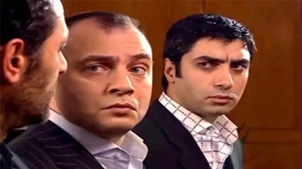 2003 yılında Show TV ekranlarında "Bu bir mafya dizisidir." sloganıyla başlayan Kurtlar Vadisi, Türk televizyon tarihinin en unutulmaz dizileri arasındaki yerini aldı hiç şüphesiz.