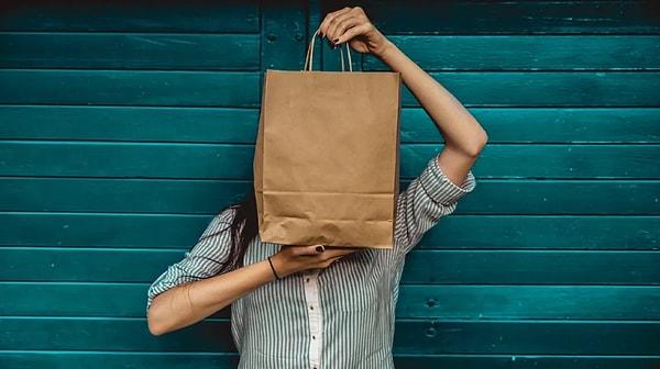7. Alışverişe çıktığınızda daha rahat hareket etmek istiyorsanız, alışveriş çantası yerine sırt çantanızı kullanın.