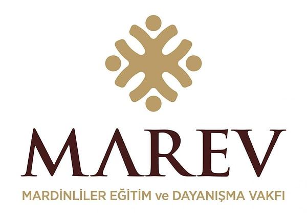 Kendi yaşadıkları güçlükleri, yeni neslin yaşamamasını kendine borç bilmiş İstanbul’da yaşayan 130 kişilik Mardinli bir grup tarafından 1990 yılında kurulan MAREV Mardinliler Eğitim ve Dayanışma Vakfı, bugüne değin sayısı binlerle ifade edilen öğrenciye burs imkânı sundu.
