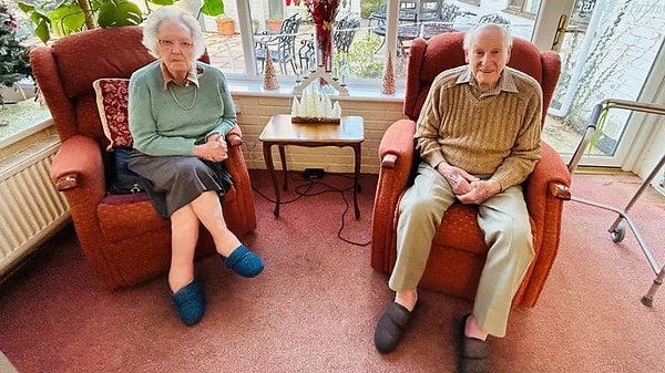 Walter çifti de bu örneklerden bir tanesi. 103 ve 102 yaşındaki çift, geçtiğimiz günlerde evliliklerinin 81. yıl dönümünü kutladı.