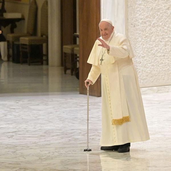"Tanrının sevgisi ve bağışlayıcılığını arayan insanların ahlaki analize hedef olmaması gerektiği" belirtilen karar Papa Francis'in daha önceki hoşgörü mesajlarını akla getirdi.