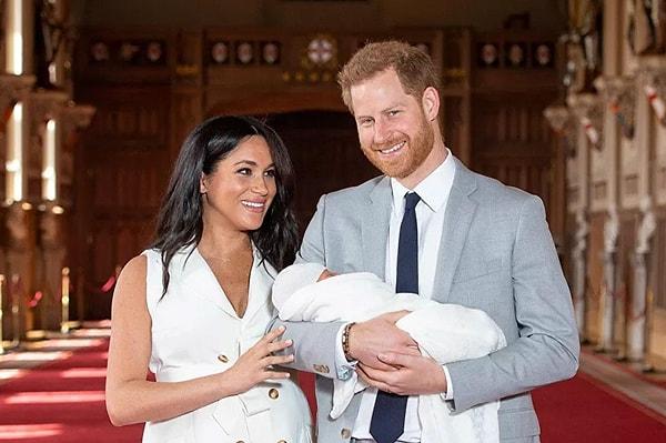 Daha sonra çiftimiz 2019 yılının Mayıs ayında ilk çocukları Archie Harrison Mountbatten-Windsor'ı kucaklarına almışlardı.
