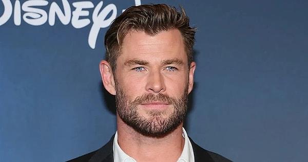20. Dünyaca ünlü "Thor" yıldızı Chris Hemsworth, evinin kapılarını mobilya tasarımcısı arkadaşına açtı. Arkadaşının yaptığı el yapımı mobilyaları göstermek için Instagram'da bir dizi fotoğraf paylaşan ünlü oyuncunun kirli ayakları ise takipçilerin gözünden kaçmadı.