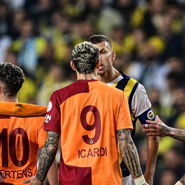"Galatasaray'da Nelsson, Fenerbahçe'de İrfan Can Kahveci kırmızı karta yakın isimler."