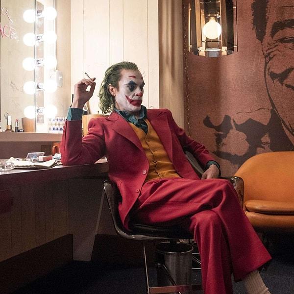 2019 yılında büyük bir ilgiyle izlenen, son yılların en beğenilen çizgi-roman uyarlamalarından olan 'Joker' filmi, başrol oyuncusu Joaquin Phoenix'e en iyi erkek oyuncu Oscar'ını kazandırmıştı.