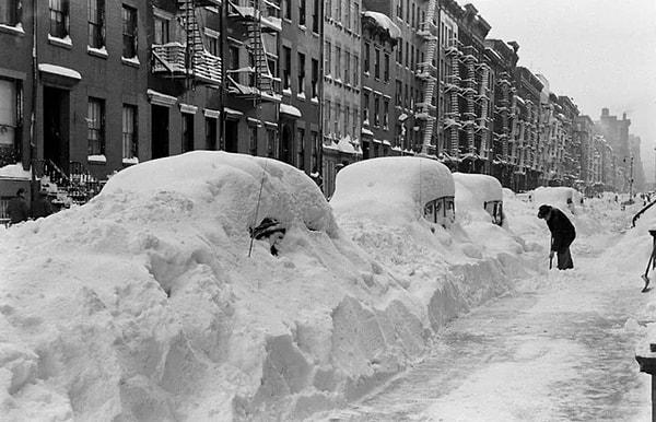 8. 1947 yılında olan New York kar fırtınası.