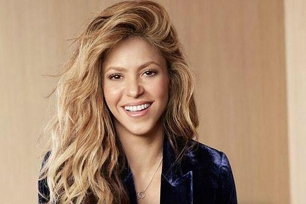 Dünyaca ünlü şarkıcı Shakira güçlü sesi ve izleyenleri büyüleyen dans şovlarıyla gönülleri fethetmiş biri.
