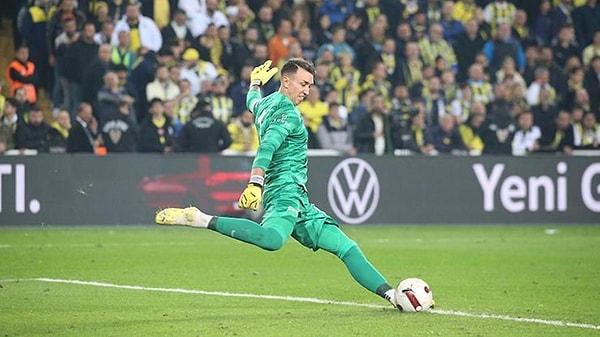 2. Fernando Muslera, Fenerbahçe'ye karşı oynadığı 29 maçın kaçında kalesini gole kapatmıştır? (Seri penaltı vuruşları hariç)