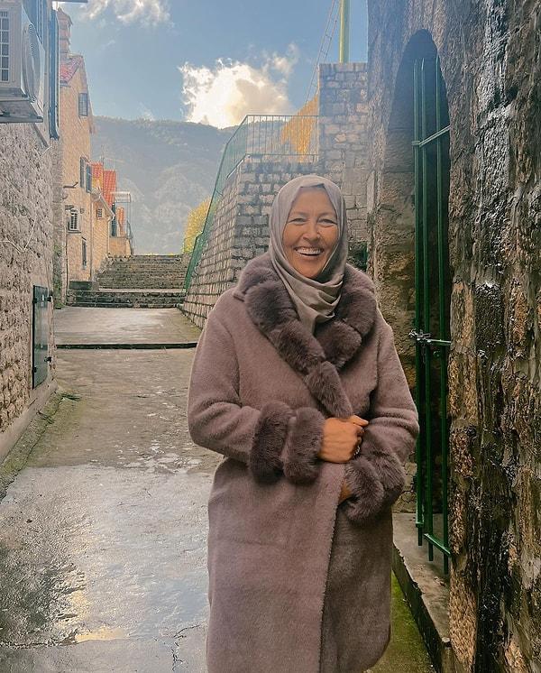 Yılbaşı tatilinde Karadağ'a giden Zehra Güneş, paylaşımında annesinin tek fotoğrafına da yer verdi.