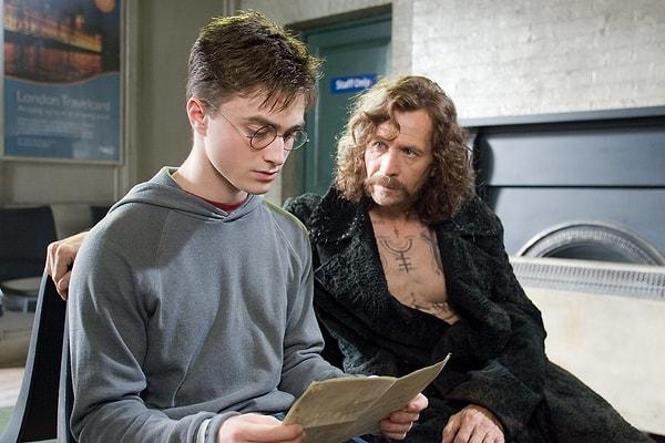 Oldman, "Harry Potter" serisinin dört filmi olan "Azkaban Tutsağı", "Ateş Kadehi", "Zümrüdüanka Yoldaşlığı" ve "Ölüm Yadigarları: Bölüm 2"de Sirius Black karakterini canlandırdı. Ayrıca 2022'deki "Harry Potter 20. Yıldönümü: Hogwarts'a Dönüş" özel bölümünde de yer almıştı.
