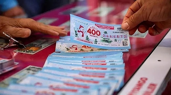 Milli Piyango yılbaşı çekilişinin sonuçları belli oldu. 400 milyon liralık büyük ikramiye 3 5 5 0 0 5 4 numaralı tam bilete isabet etti. Amorti kazanan numaralar ise 2 ve 7 oldu.