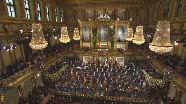 Berlin ve Viyan Filarmoni Orkestralarının yeni yıl konserleri hem yeni yıla hazırlık, hem de giriş kutlaması niteliğinde birer sanat şölenidir.