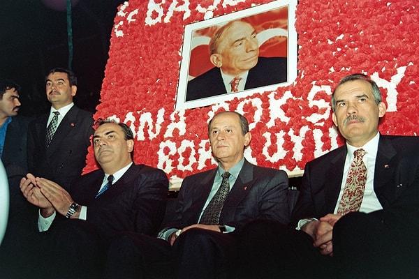 Türk milliyetçilerinin efsanevi lideri  Alparslan Türkeş 4 Nisan 1997'de geçirdiği kalp krizi sonucu Ankara'da vefat etti. Devlet Bahçeli bunun üzerine Parti'nin yeni lideri olmak için genel başkanlığa aday olduğunu açıkladı.