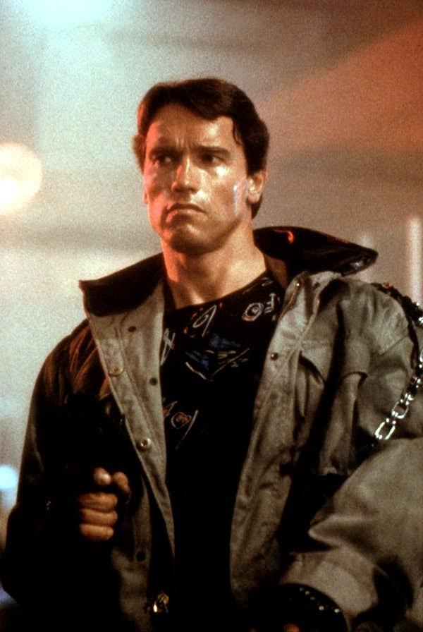 11. James Cameron, Arnold Schwarzenegger ile ilk kez "The Terminator" filmini tartışmak için buluştuğunda aktöre, "Terminatör'ü senden daha iyi anlayacak kimse olmayacak," dedi. Ancak Arnold, "Özür dilerim ama kariyerimde gerilemek istemiyorum, çünkü bu adam sadece 27 satır konuşuyor," diye yanıt verdi.