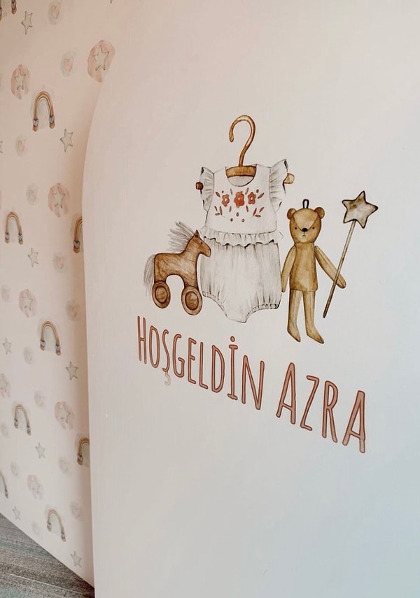 Gazeteci Birsen Altuntaş'ın haberine göre, Ünal ve Şaşmaz çifti 2 Ocak sabahı "Azra" ismini verdikleri kızları ile tanıştılar.