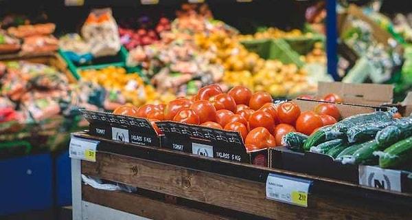 Aralık ayında üretici ve market arasındaki fiyat farkını da değerlendiren Bayraktar: "Fiyat farkı en fazla yüzde 408,5 ile mandalinada görüldü" dedi.