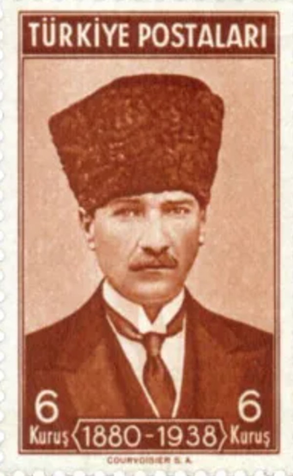 Oysa 1930’lara kadar Atatürk’ün doğum tarihi kitaplarda, pullarda 1880’dir.