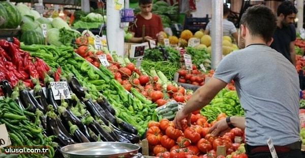 Aralık 2023 TÜİK TÜFE verilerinde gıda enflasyonu yüzde 72,01 olurken, geçen yıl Aralık ayında bu oran yüzde 77,87 olmuştu. Gerileme görülse de yükselişin sürdüğü de aşikar.