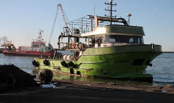 Balıkçıların ağına deniz mayını takıldı. Mayının imha edilmesi için İstanbul'dan bir ekibin yola çıktığı kaydedildi.