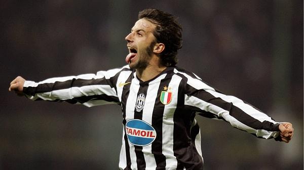 Juventuslu Del Piero, takımı Serie B'ye düştüğünde bile siyah-beyazlı renkleri terk etmemiş ve kulübün efsanesi olarak emekli olmuştu.