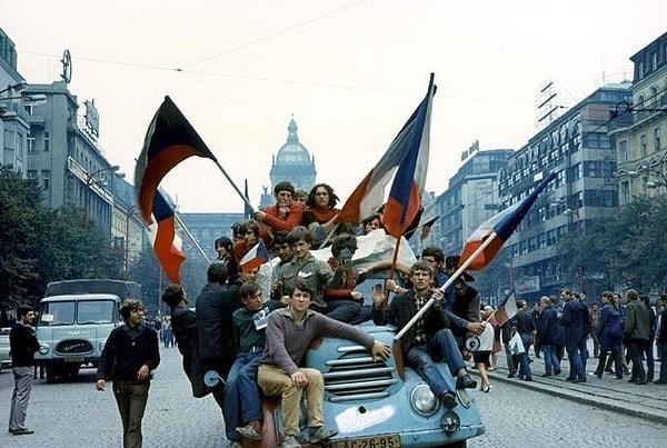 Kağıt üstünde Çekoslovak liderlerin Varşova Paktı'ndan ayrılma gibi bir niyetleri yoktu ama Moskova, yine de Prag'da yaşanan gelişmelerden endişe duyuyordu.