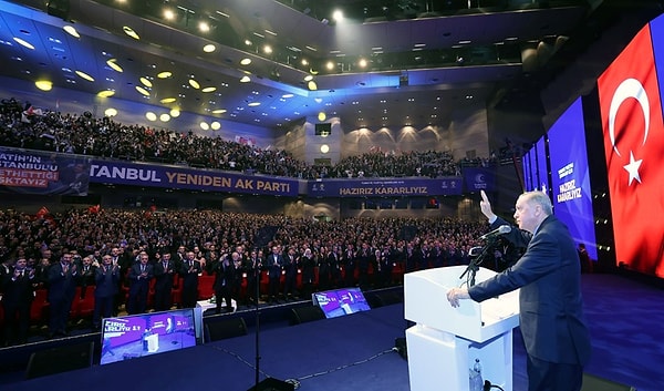 Bugün de AK Parti İstanbul İl Başkanlığı ev sahipliğinde Haliç Kongre Merkezi’nde düzenlenen AK Parti Tanıtım Toplantısı’nda 26 kentin adayı açıklandı.