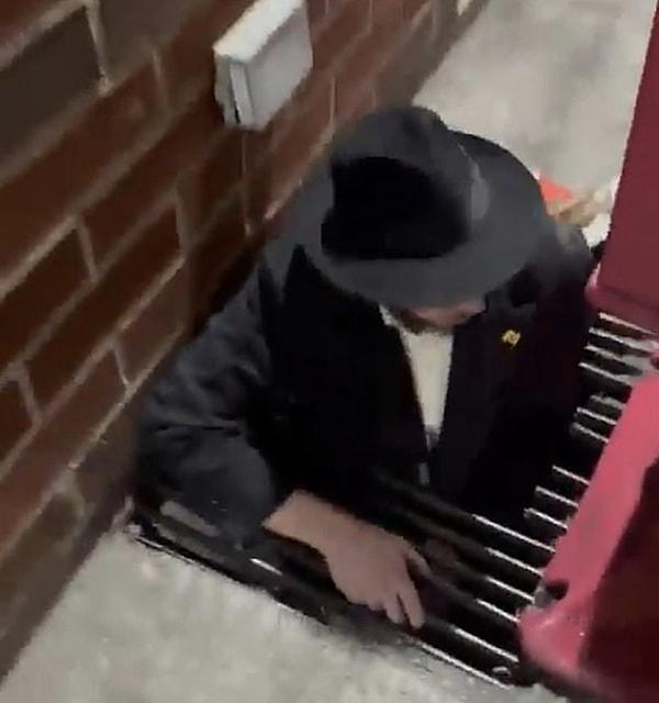 Yasadışı olarak kazılan tüneli inşaat işçileri doldurmaya çalışırken arbede yaşandı ve New York Polisi on kişiyi tutukladı. Tünel, ilk olarak Brooklyn'deki Chabad Lubavitch Genel Merkezi'nde ortaya çıktı.