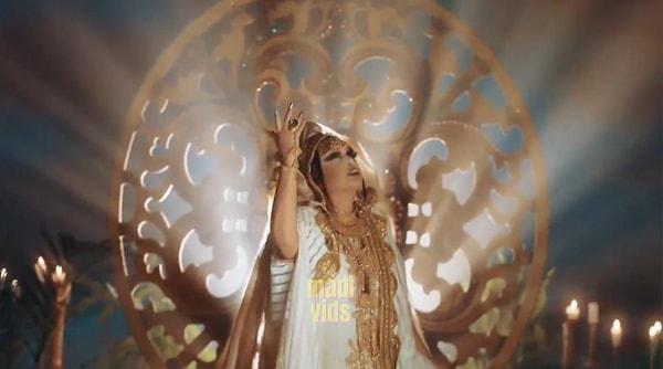 Hande Yener'in 2010'da çıkarttığı Sopa şarkısı son dönemde yeniden popüler olunca, yapay zeka ile Bülent Ersoy ve Hande Yener bu şarkıda buluşturuldu.