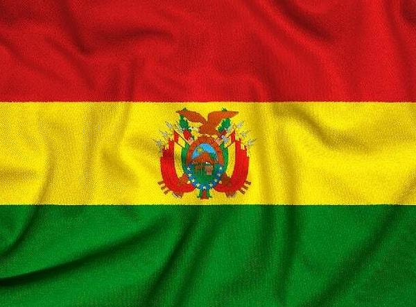 12- Bolivya tamamen kara sınırlarıyla çevrili bir Güney Amerika ülkesidir; Brezilya, Peru, Paraguay, Şili ve Arjantin olmak üzere beş ülke ülkeyi çevrelemektedir.