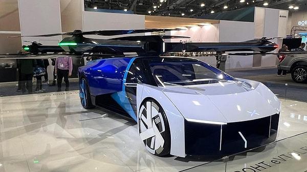 Ünlü şirket, teknoloji fuarında dünyanın ilk seri üretime girecek modüler uçan araba modelini tanıttı.