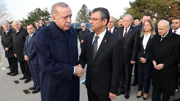 Erdoğan'ın şu ana dek ana muhalefet partisi CHP Genel Başkanı Özgür Özel'i ise aramaması dikkat çekti.