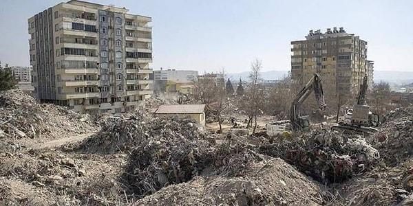 Kahramanmaraş merkezli 6 Şubat depremlerinde yıkılan ve 60'tan fazla yurttaşın hayatını kaybettiği Hacı Ömer Apartmanı hakkında yürütülen soruşturmada bilirkişi, eksiklikleri tespit etmesine rağmen asli sorumlu bulamadı.