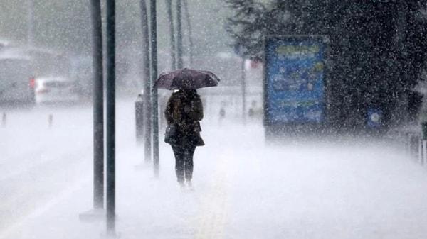 Bugün ise soğuk havanın yerine yağışlı hava etkili oluyor. İstanbul dahil bir çok kent güne yağmurlu başladı.
