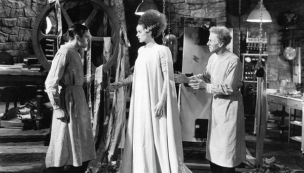 Elsa Lanchester, hem Frankenstein'ın gelinini hem de Frrankenstein romanının yazarı Mary Shelley'i canlandırırken, Boris Karloff bir kez daha Frankenstein'ın canavarına hayat verdi.