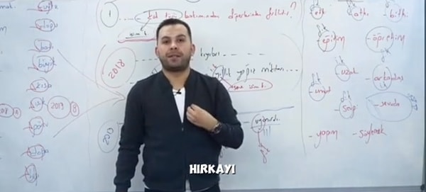 Sosyal medya hesabından ders videolarını paylaşan 'Aker Hoca'nın derslerine daha önce denk gelmiş olabilirsiniz.