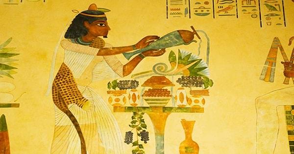 7. Mısır'da yemekte tuz istemek kabalık olarak görülüyor; çünkü sofrada tuz istemek yemeğin tadını beğenmediğinize işaret ediyor.