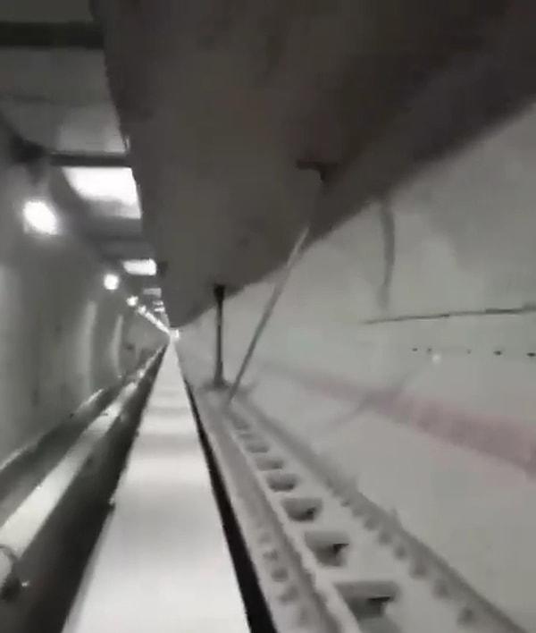 Metro güzergahı üzerinde çalışma yapan bir inşaat şirketine ait sondaj makinesi, önce metro tavanını ardından ise metro raylarını deldi.