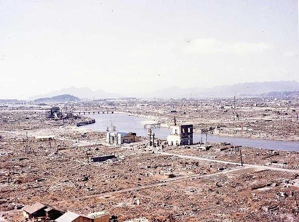 8. Atom bombasından sonra Hiroşima şehri. (1945)