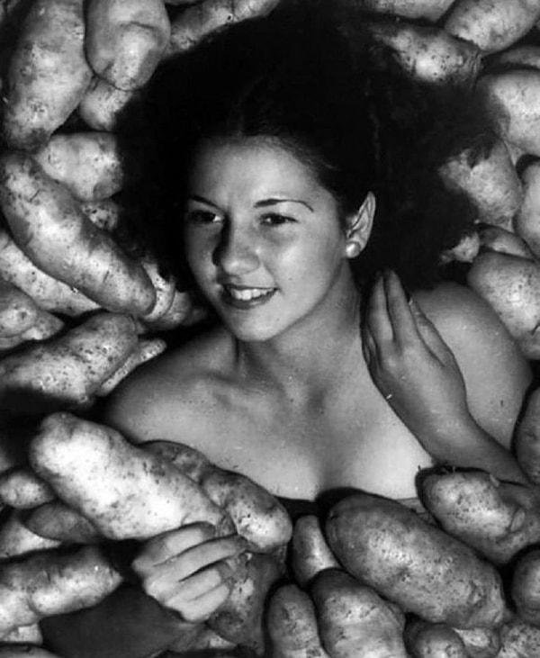 Bu fotoğrafın ise "Idaho Patates Güzeli"ne ait olduğu iddia ediliyor. Bazı kaynaklara göre Miss Idaho Patates yarışması, 1935 yılında tam anlamıyla bir gelenek haline geldi.