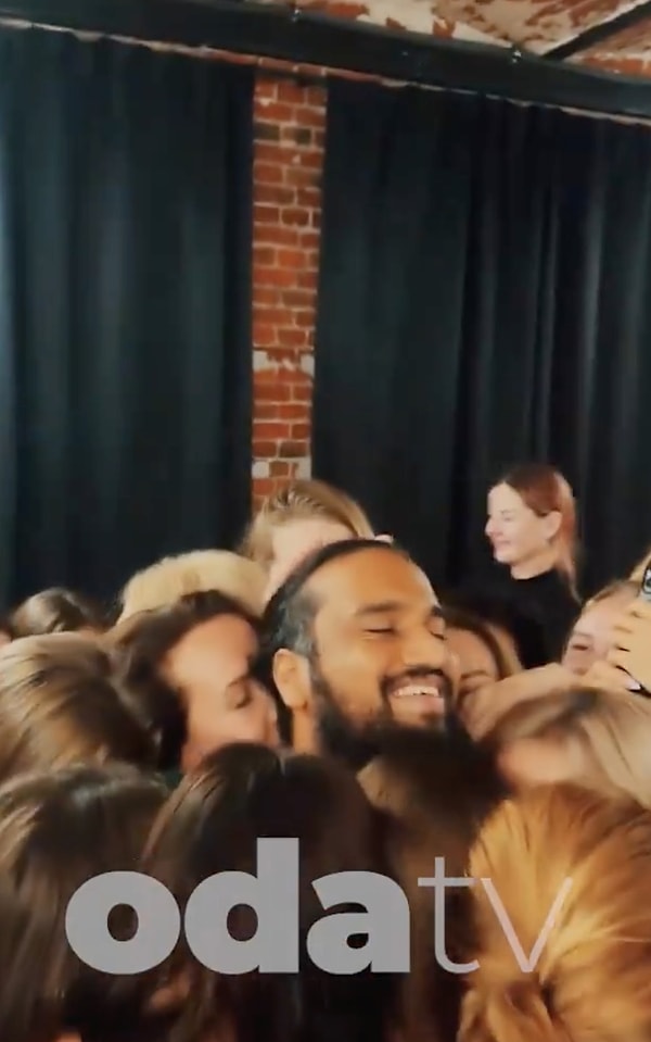 Oda TV, "Ben her zaman sevgiye inanırım. Sevgi ilerlemenin tek yoludur." diyen eğitmenin videosunu paylaştı.